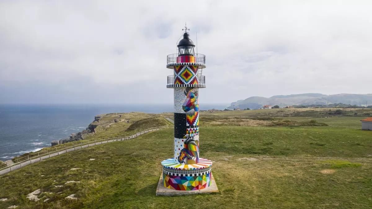 Las obras de Okuda en Cantabria: del Faro de Ajo al oso de Reinosa