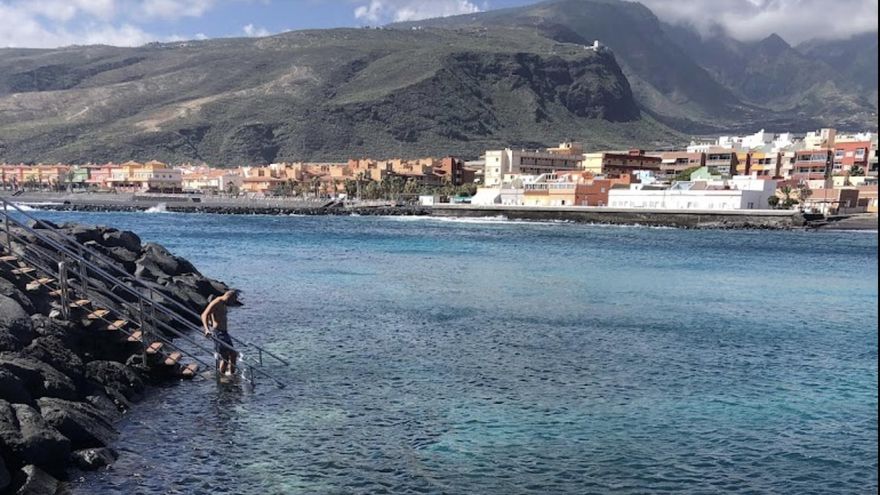 El Gobierno canario entrega una vivienda adaptada a la familia de Hugo, el joven que quedó tetrapléjico al tirarse al mar en el Puertito de Güímar