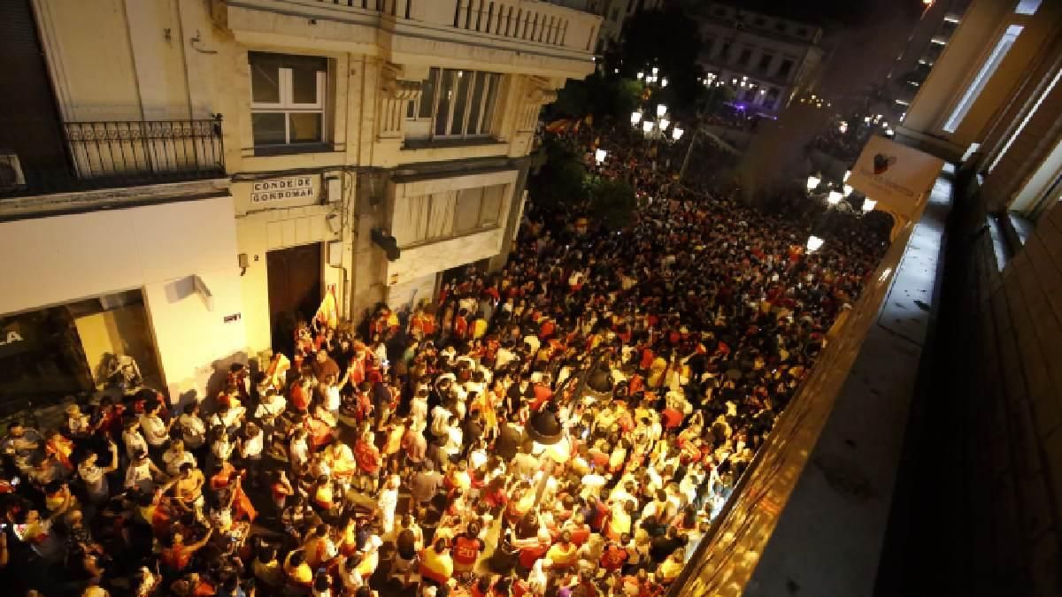 La celebración de los cordobeses en Las Tendillas tras el triunfo de España, en imágenes