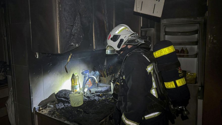 Muere una mujer en un incendio en una vivienda de Parla (Madrid) con dos focos diferentes