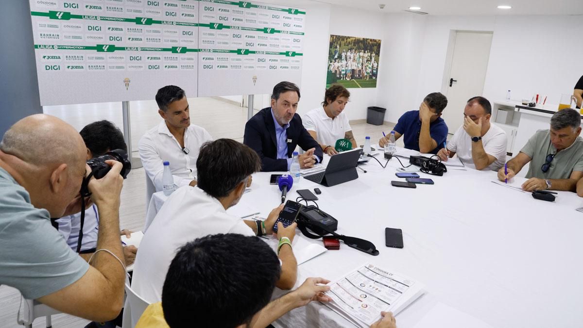 Monterrubio y Juanito hacen balance del mercado de fichajes en un desayuno informativo