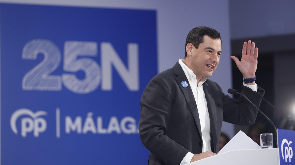 El presidente del PP-A y de la Junta, Juanma Moreno, en el acto de  la entrega de premios Junt@s contra la violencia de género del PP de Málaga con motivo del 25N a 25 de noviembre del 2022 en Málaga (Foto de archivo)