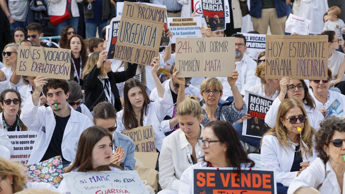Los sindicatos médicos mantienen el pulso con Sanidad con una huelga y decenas de protestas por todo el país