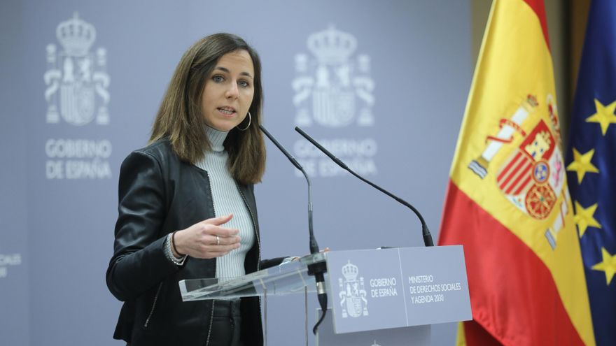 Archivo - La ministra de Derechos Sociales y Agenda 2030, Ione Belarra, comparece antes de reunirse con colectivos que defienden el derecho a la vivienda, en el Ministerio de Derechos Sociales y Agenda 2030, a 26 de enero de 2022, en Madrid (España).
