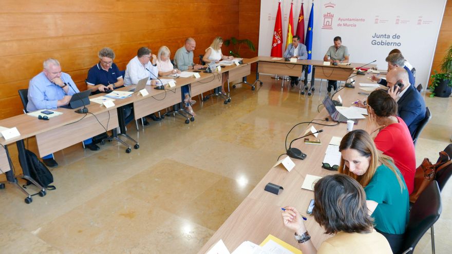 Junta de Gobierno del Ayuntamiento de Murcia reunida para abordar el proyecto de presupuestos