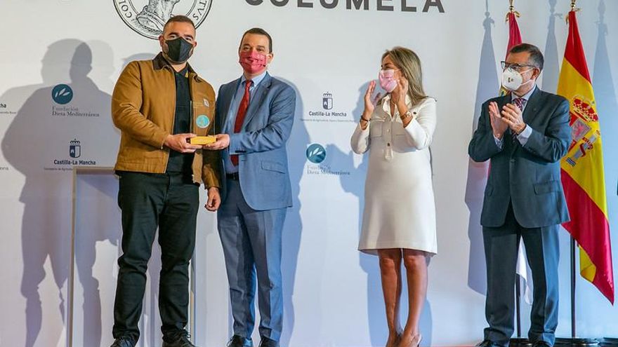 Entrega del premio a Rodrigo Carrillo