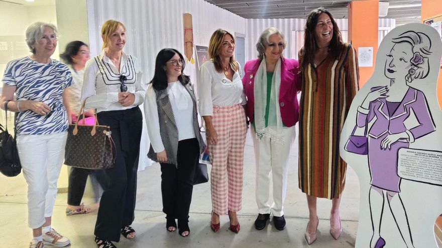 Manolita Chen y Loles López (a la derecha) junto a Bianca y África (izquierda) en la nueva sede