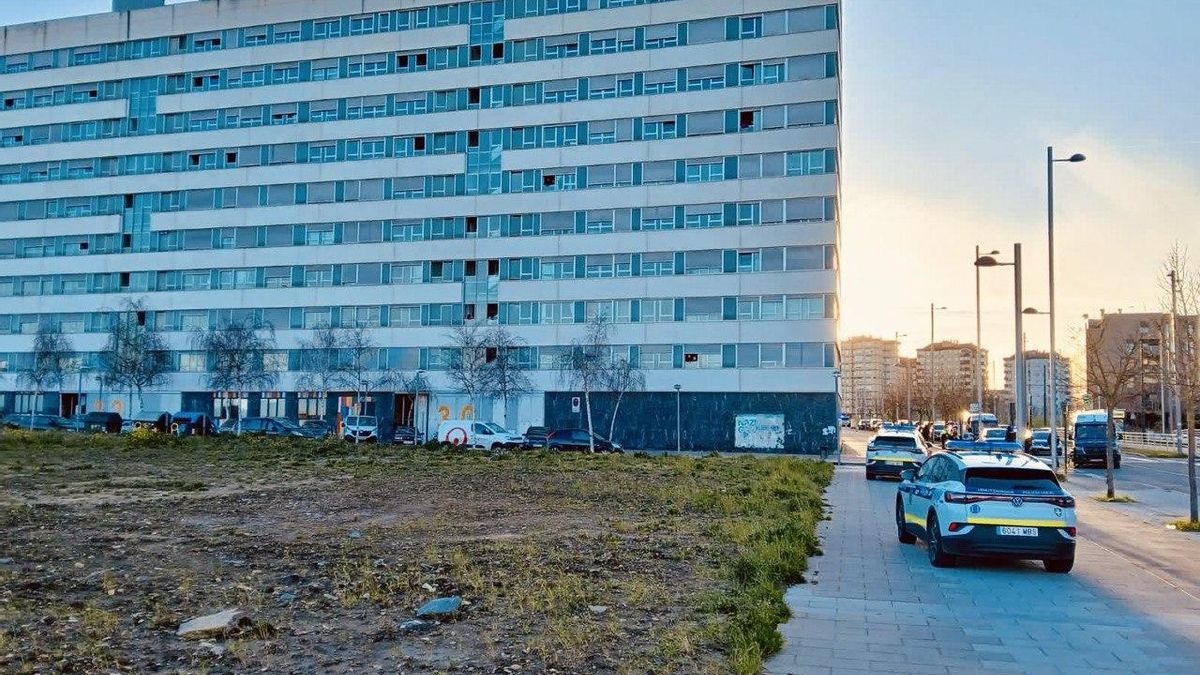 Patrullas de la Policía local y de la Ertzaintza, en el lugar de los hechos