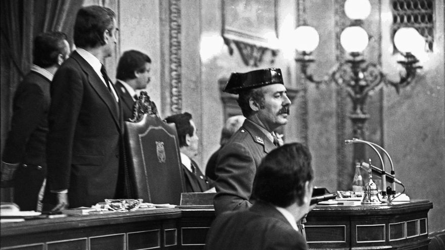 Archivo - El teniente coronel de la Guardia Civil Antonio Tejero accede al Congreso de los Diputados durante la segunda votación de investidura de Leopoldo Calvo Sotelo como presidente del Gobierno el 23 de febrero de 1981.