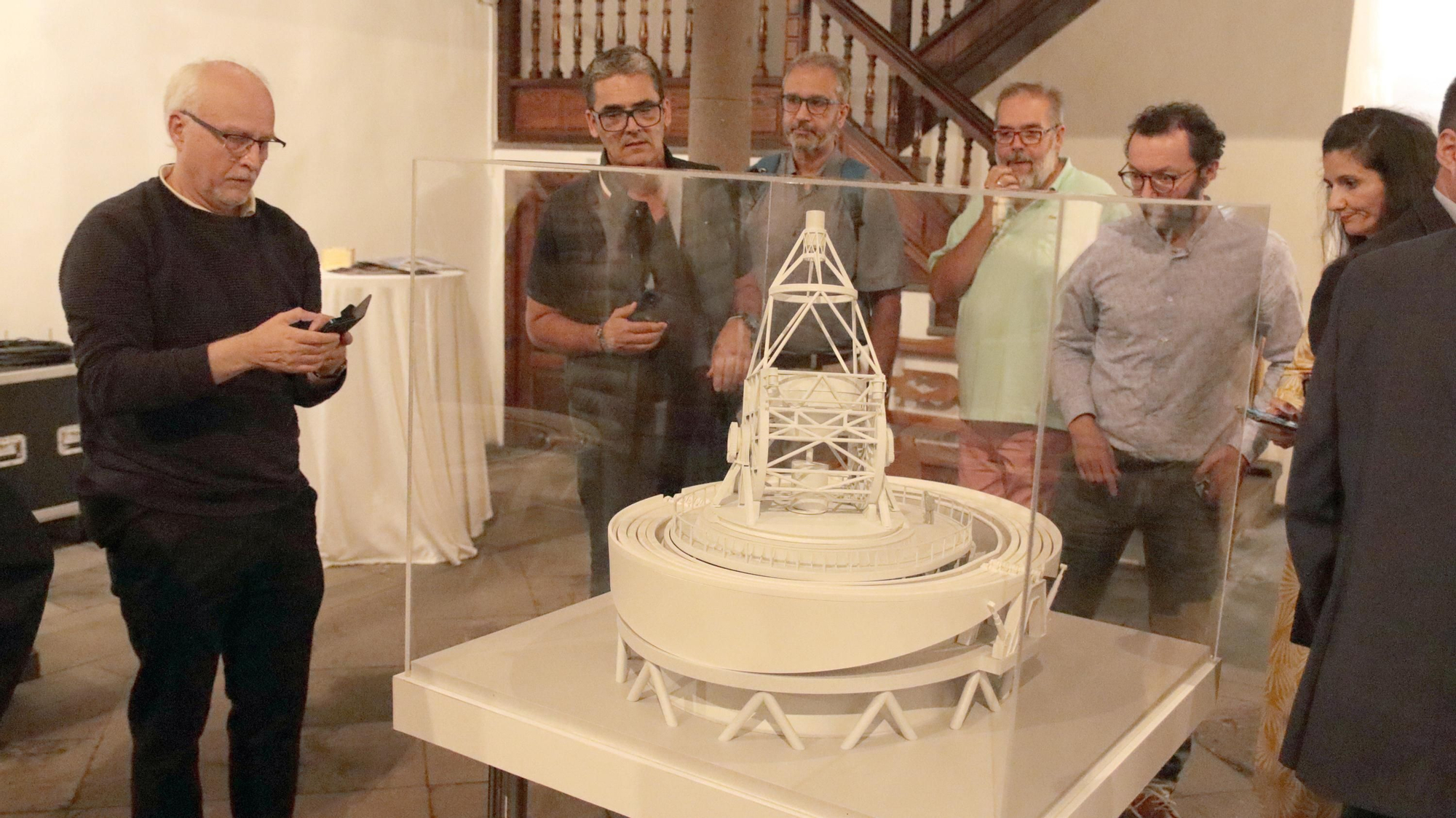 Maqueta del diseño del Telescopio Solar Europeo.