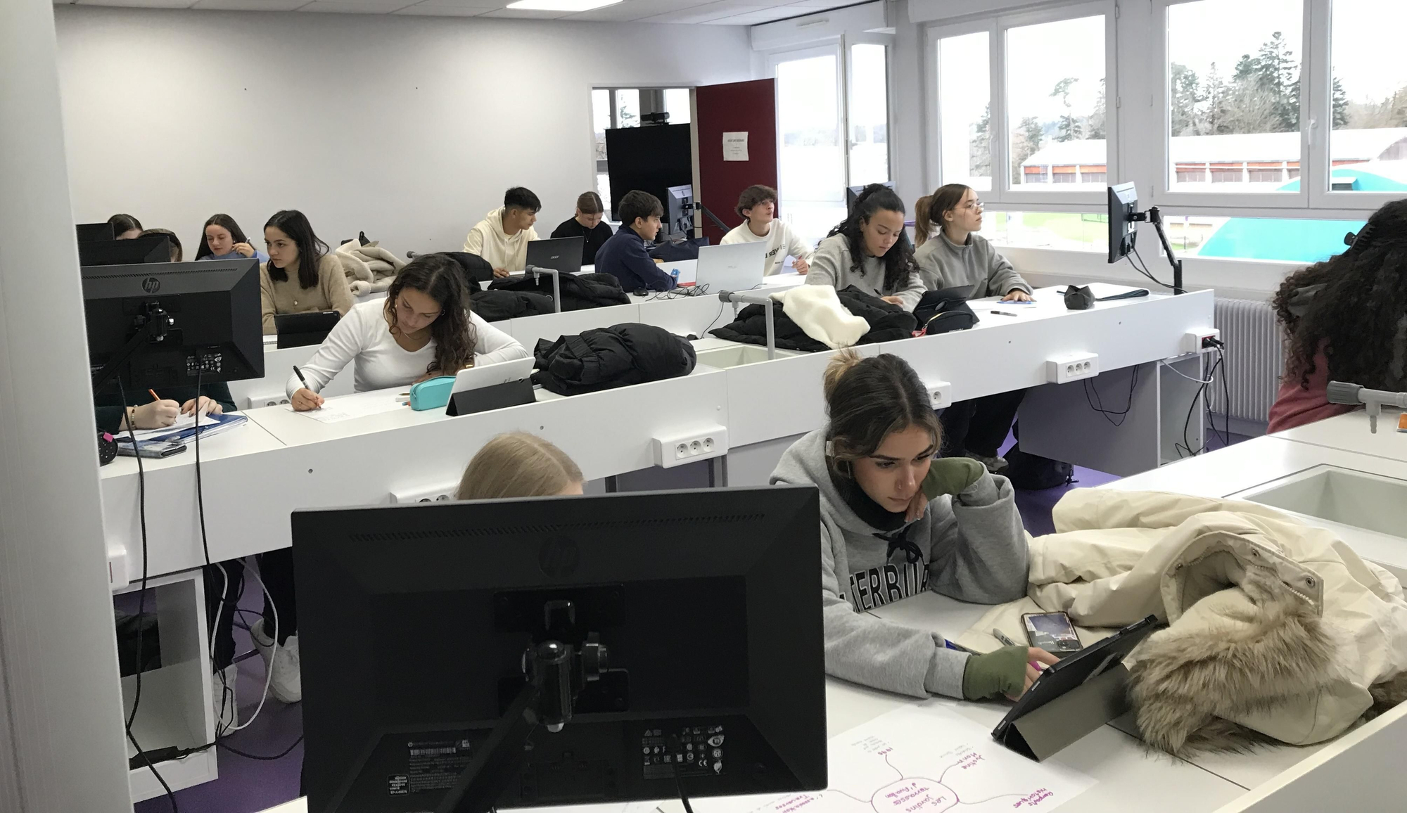 Diez alumnos y alumnas del IES Luis Cobiella Cuevas han pasado una semana en Avallon.