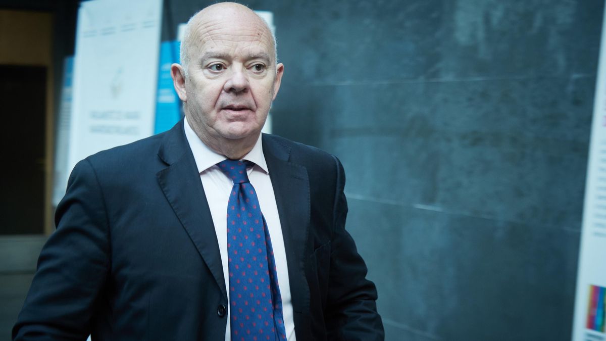 El portavoz navarro de Vox lamenta que el PCE sea legal y acusa a “los comunistas” de “100 millones de muertos”