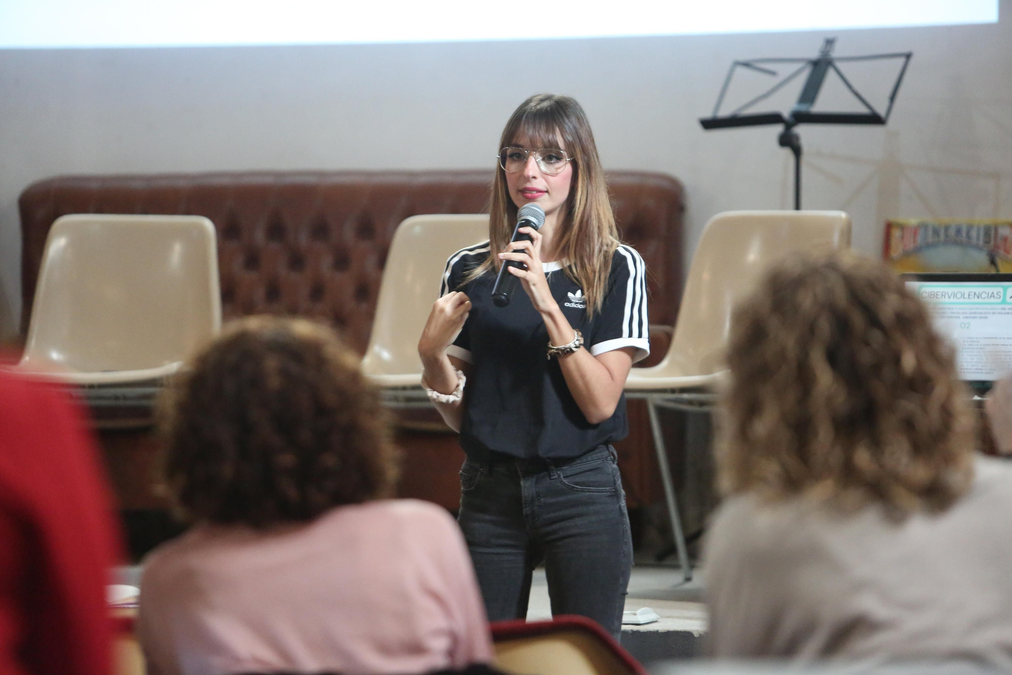 Taller de ciberviolencias machistas impartido por Nadia Martín.