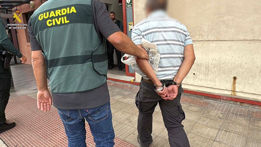 La Guardia Civil detiene a un hombre por acoso de menores: seguía y grababa a niñas en los parques de Fuenmayor