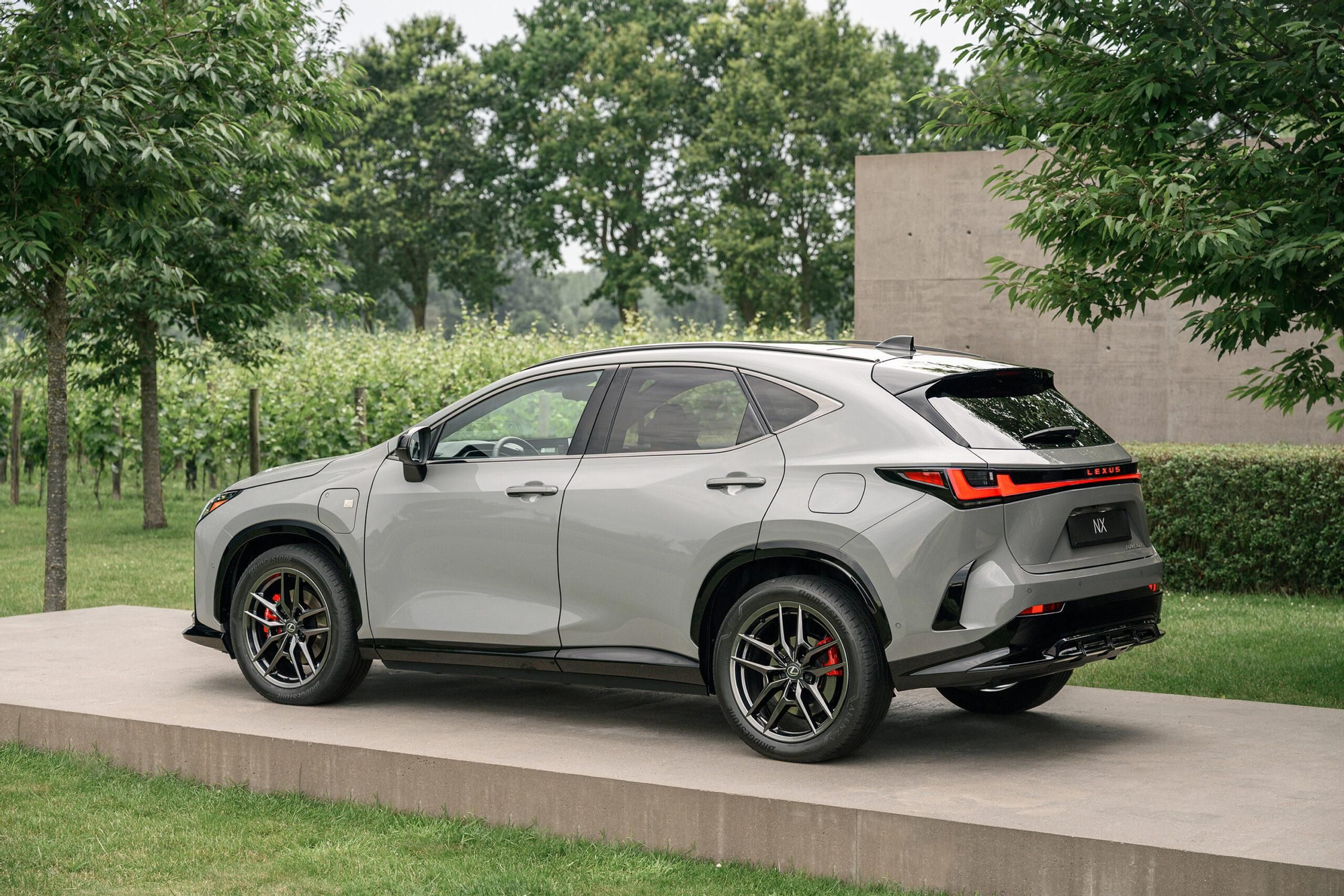 El NX gana un punto de refinamiento exterior.