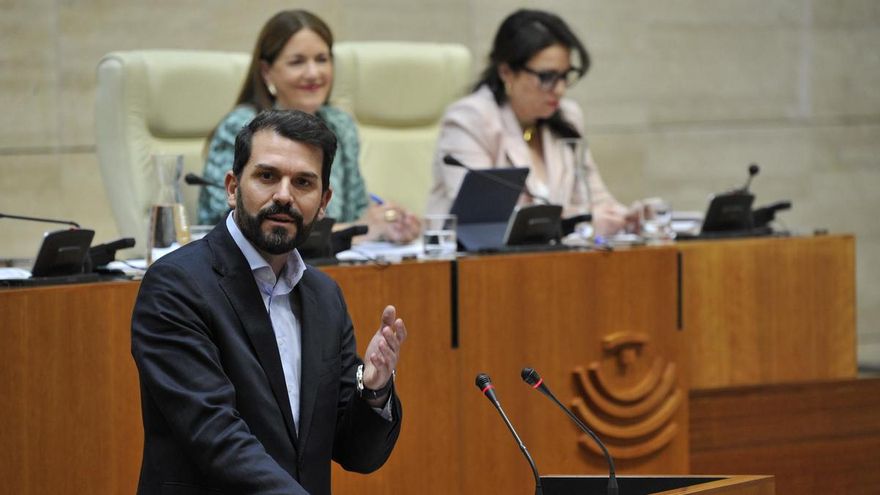 El PSOE ofrece a Guardiola siete pactos alternativos para los presupuestos si echa a Vox de la Junta