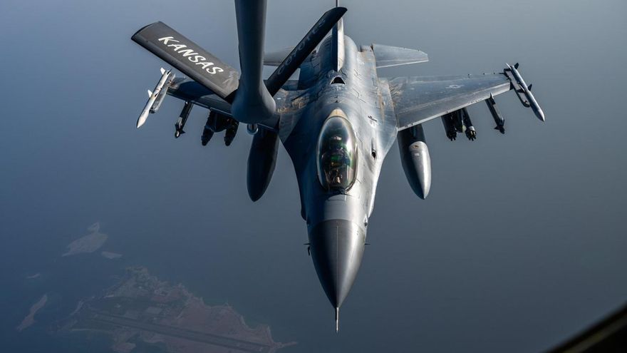 Un avión de combate F-16 de la Fuerza Aérea de EEUU desplegado en las operaciones en Oriente Medio.
