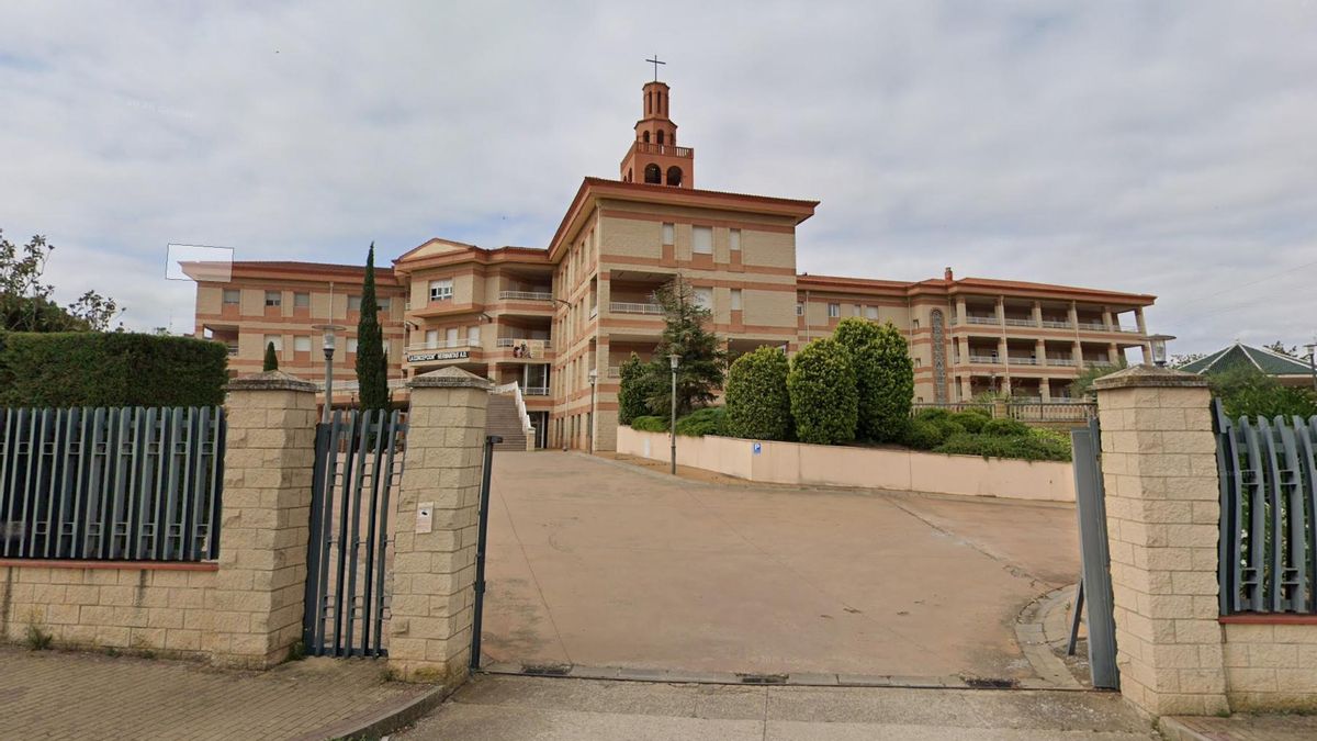 Aparatoso incendio junto a la residencia La Concepción de Calahorra