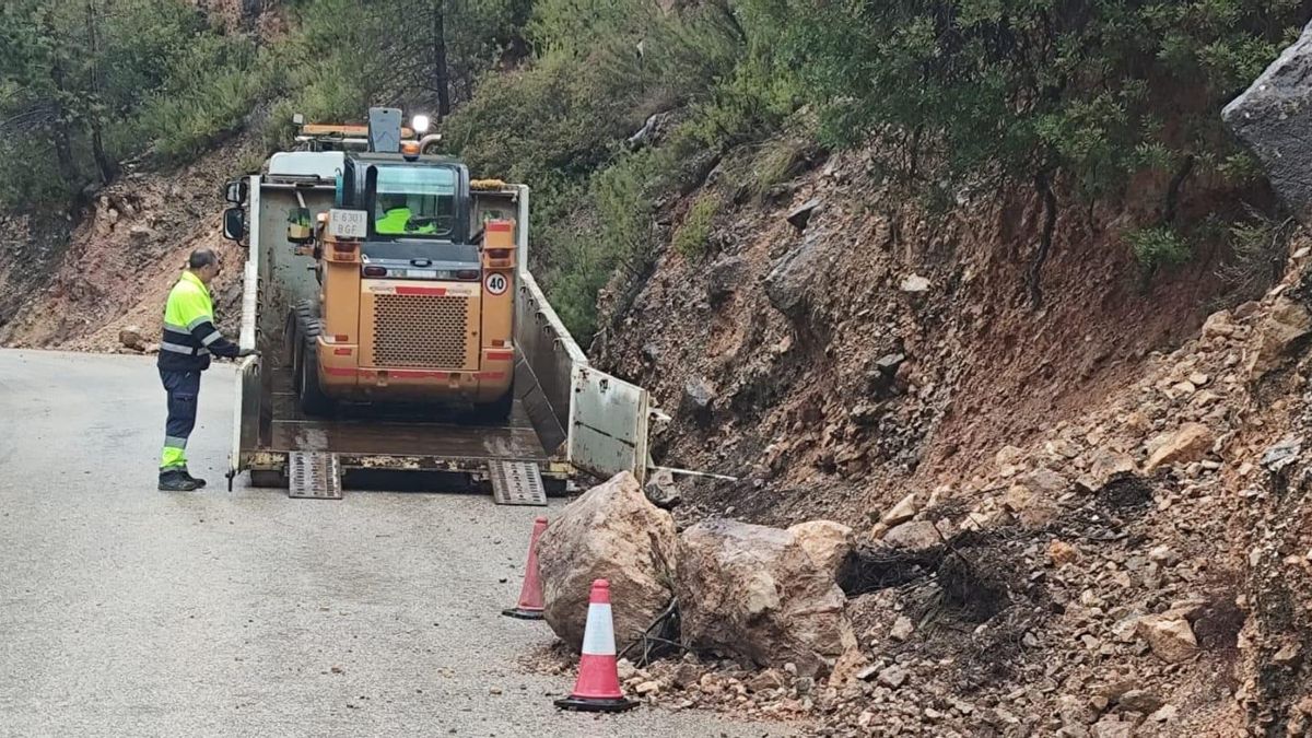 Los desprendimientos que impactan en la carretera: las consecuencias del tren de borrascas en Albacete