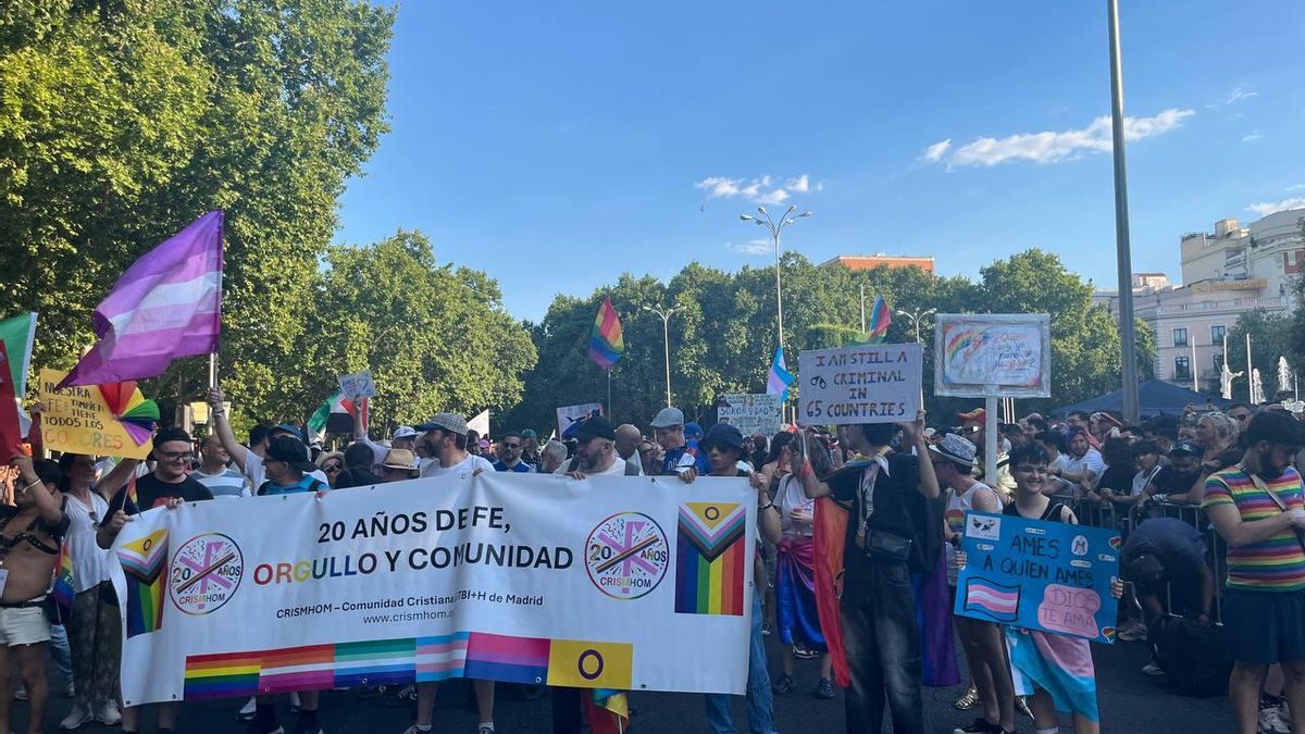 Una organización de cristianos LGTBI este sábado en la manifestación del Orgullo.