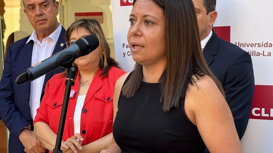 La consejera de Bienestar Social explica que es "inviable" acoger 320 menores migrantes en Castilla-La Mancha