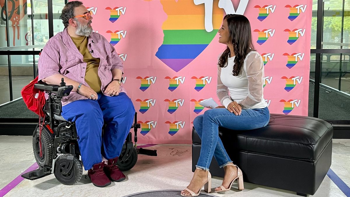 Imagen del escritor y columnista Bob Pop en Love TV.