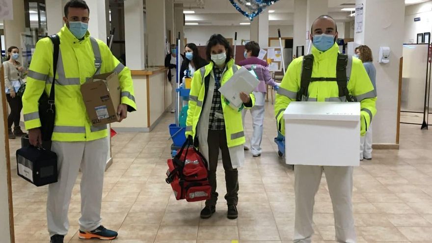 Edelmira, Socorro, Magdalena y Constantino: los primeros vacunados de las residencias de Castilla-La Mancha, después de Araceli