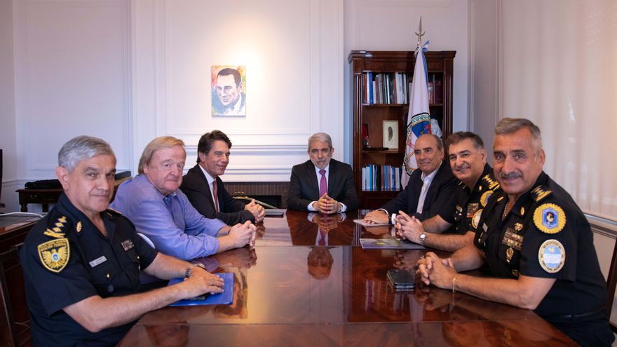 Sin Villarruel, Milei apura la transición en Seguridad y eligió jefe policial