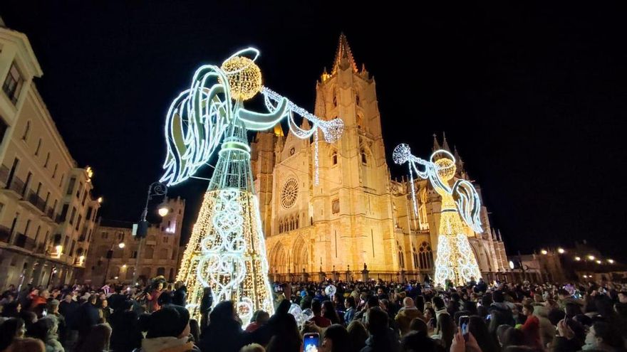 León se pone ya en modo Navidad con el encendido del alumbrado