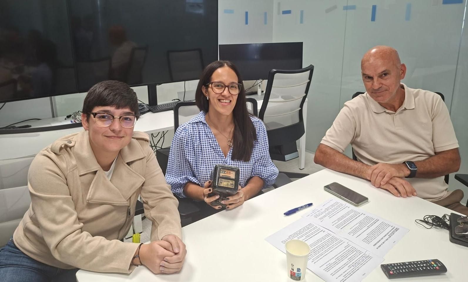 Empleados de e-Distribución, la filial de Redes de Endesa, narran el antes y el después en el sector energético en Canarias.