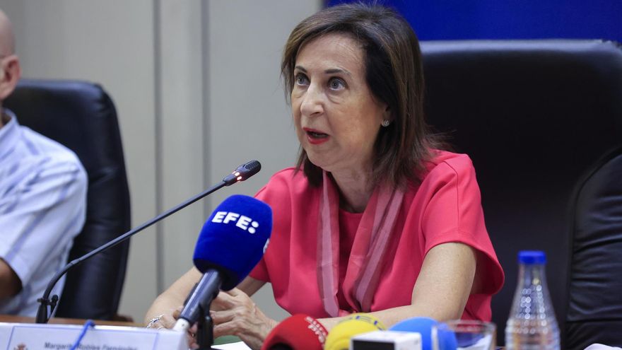 La ministra de Defensa ofrece más refuerzos de la UME en Tenerife, donde estarán el tiempo "necesario"
