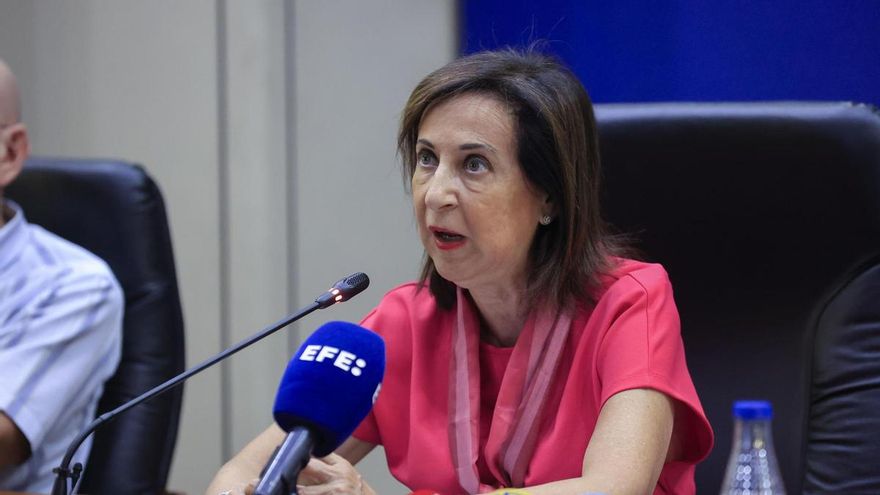 La ministra de Defensa ofrece más refuerzos de la UME en Tenerife, donde estarán el tiempo "necesario"