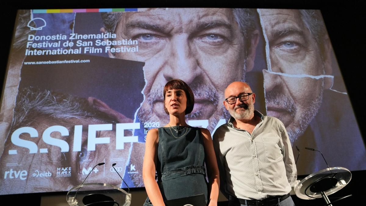 El director del Festival de San Sebastián, José Luis Rebordinos (d), y la próxima directora del Festival, Maialen Beloki (i),
