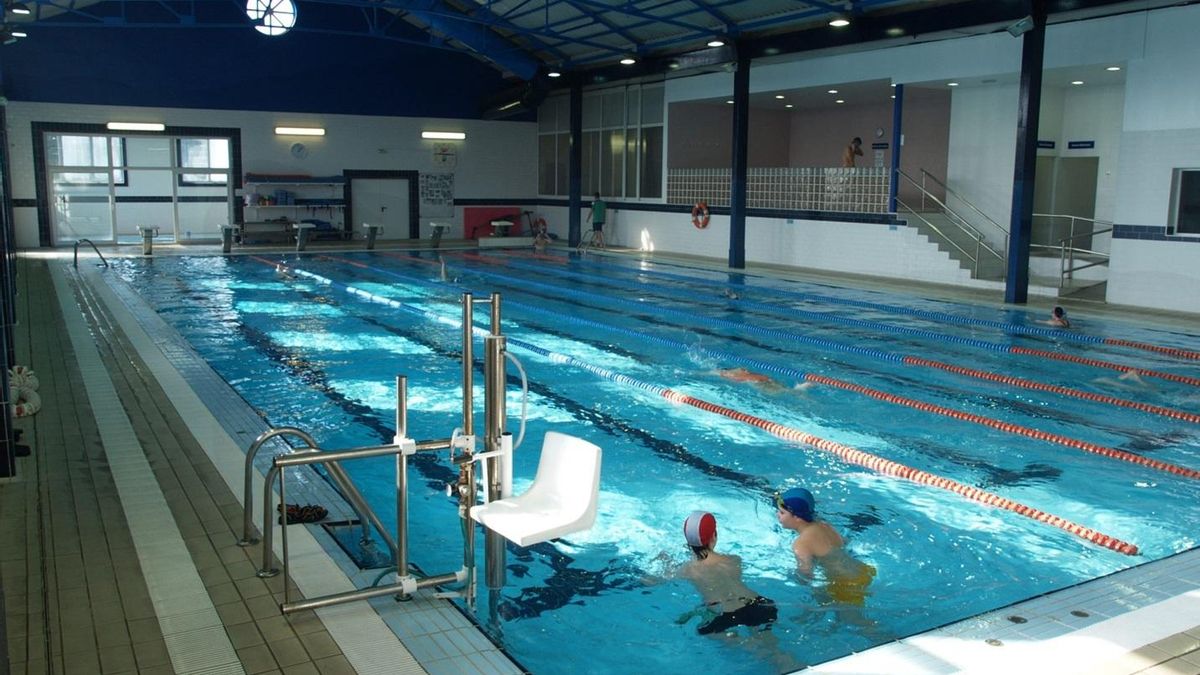 Cantabria apuesta por el 'resort de surf' mientras carece de piscinas olímpicas: "tienen la natación abandonada"