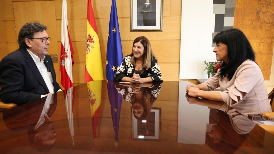 Representantes de la Federación UGT-Servicios Públicos se reúnen con la presidenta de Cantabria, María José Sáenz de Buruaga.