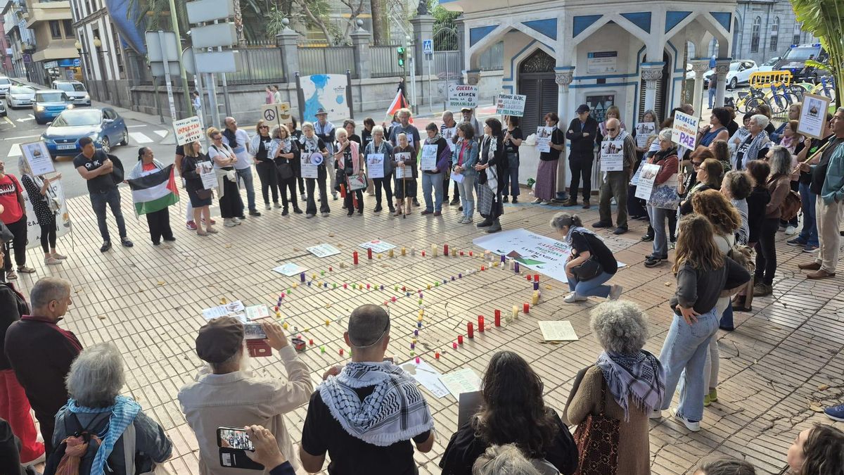 Unas 200 personas se concentran en Las Palmas para exigir la liberación de Thiago Avila y Saif Abukeshek