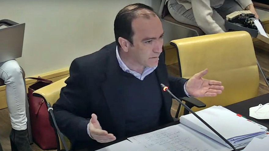 Carabante se enroca en privatizar diez aparcamientos municipales y la oposición le acusa de "desfalco a futuro"