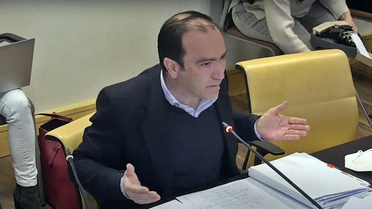 El delegado de Movilidad, Borja Carabante, durante la comisión de su área