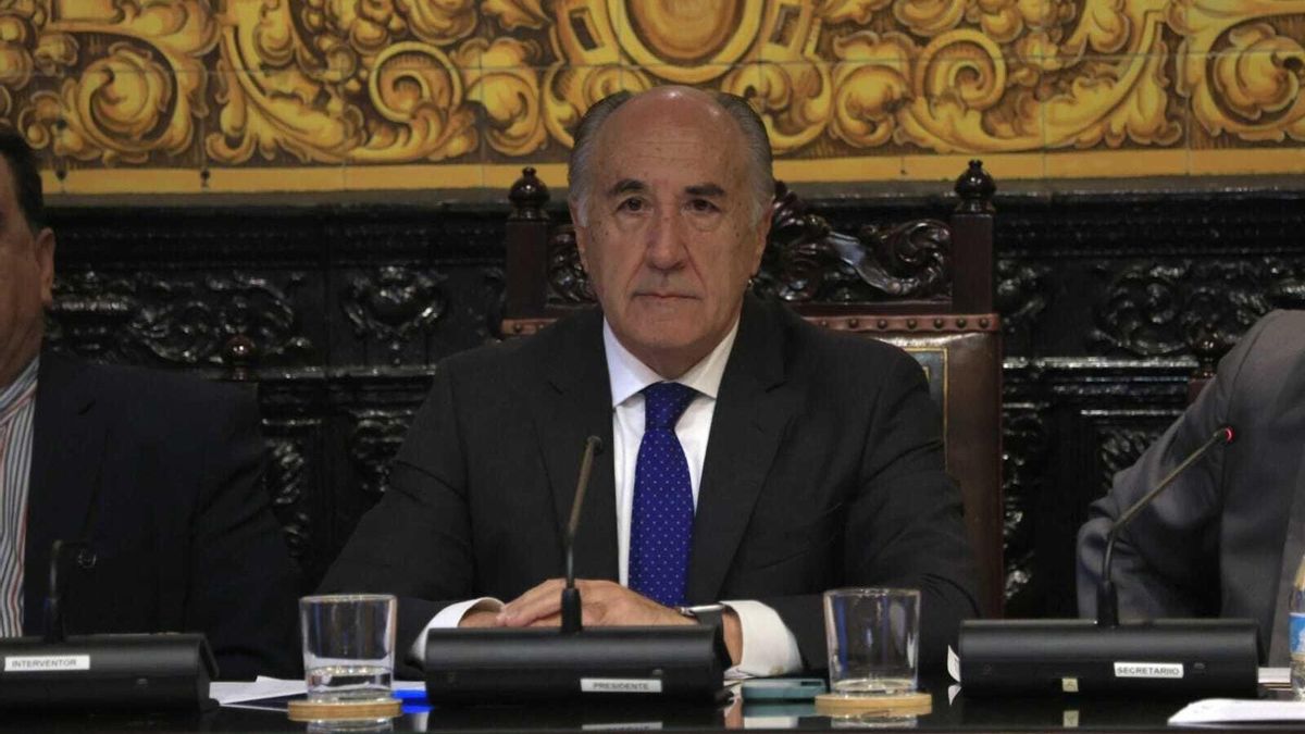 El Ayuntamiento de Algeciras mantiene al alcalde en el grupo popular pese a que Moreno asegura que "ya no es del PP"
