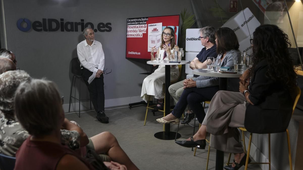 Susan C. Stokes interviene durante la presentación.