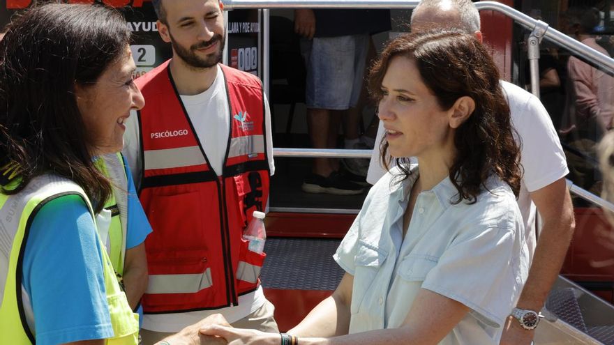 Ayuso se escuda en la reconstrucción tras los incendios para no dar explicaciones por el escándalo de la compra del ático