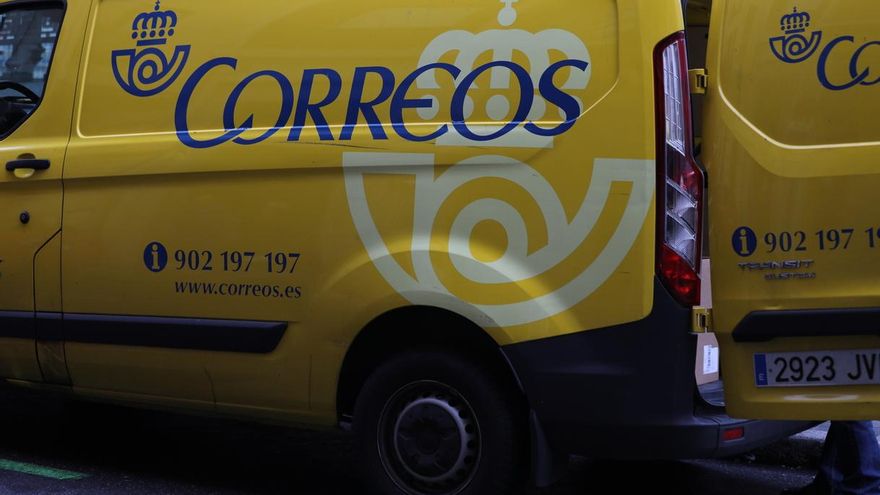 Correos asegura que presta el servicio obligatorio con personal "imprescindible" y medidas preventivas