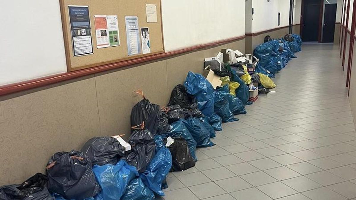 La Universitat de Barcelona retira un despacho al grupo CREA, fundado por el catedrático señalado por acoso