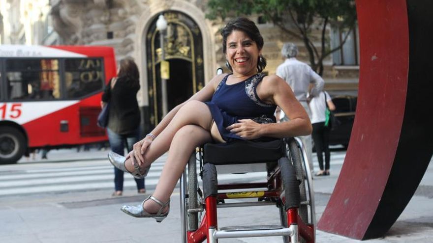 Sobre ruedas y sin límites, así se baila el tango en Buenos Aires