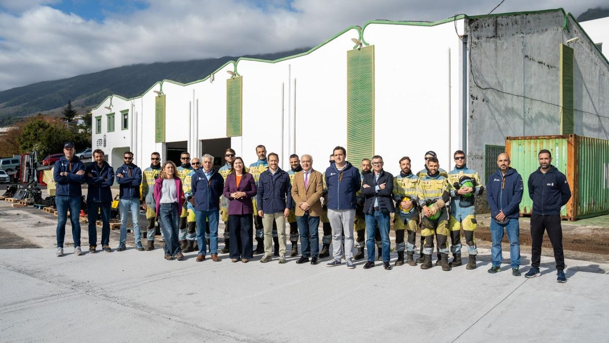 Presentación en La Palma del nuevo robot multifunción para reforzarla prevención de incendios forestales.