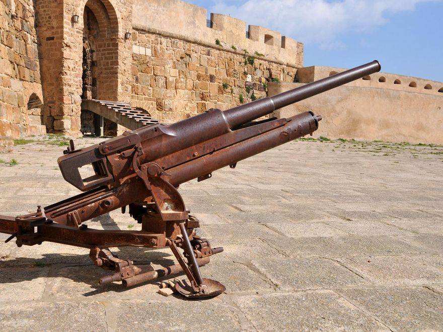 Reliquias de la Segunda Guerra Mundial en el Fuerte Español de Bizerta.