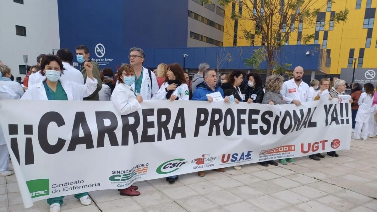 Los sindicatos reclaman que en algunos centros se ha "entorpecido claramente" la huelga de los sanitarios por la carrera profesional