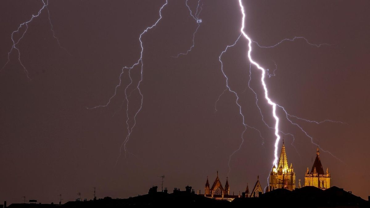 El tiempo en León, hoy lunes 24 de agosto: la Aemet activa la alerta amarilla por lluvias y tormentas
