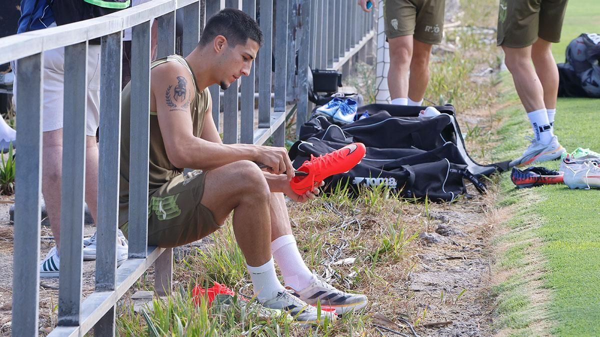 Víctor Sánchez en el entrenamiento del Córdoba CF