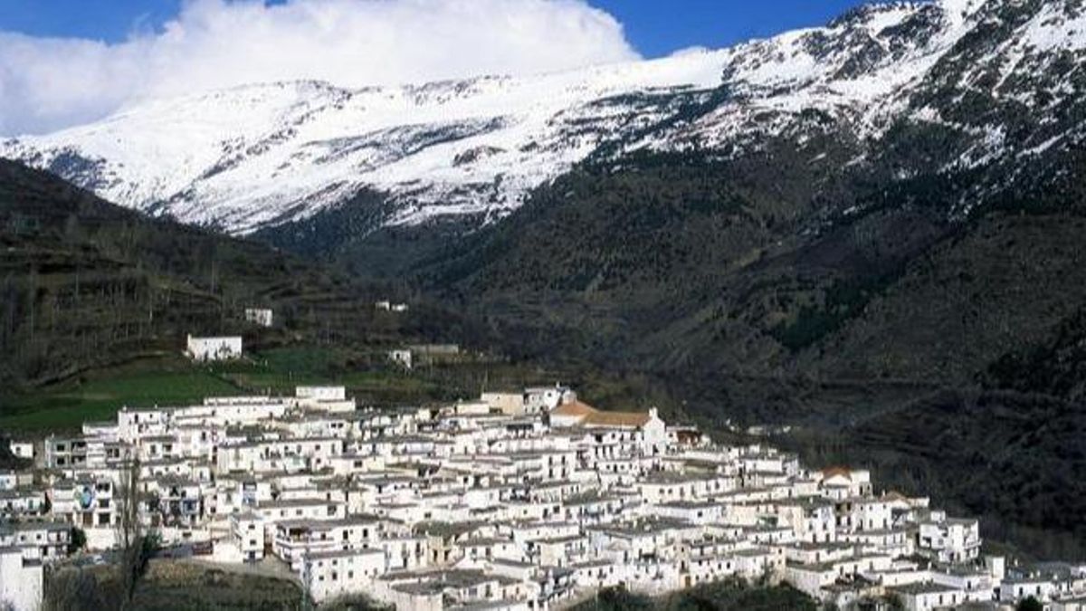 Trevélez, tan blanco como la nieve de las montañas en invierno.